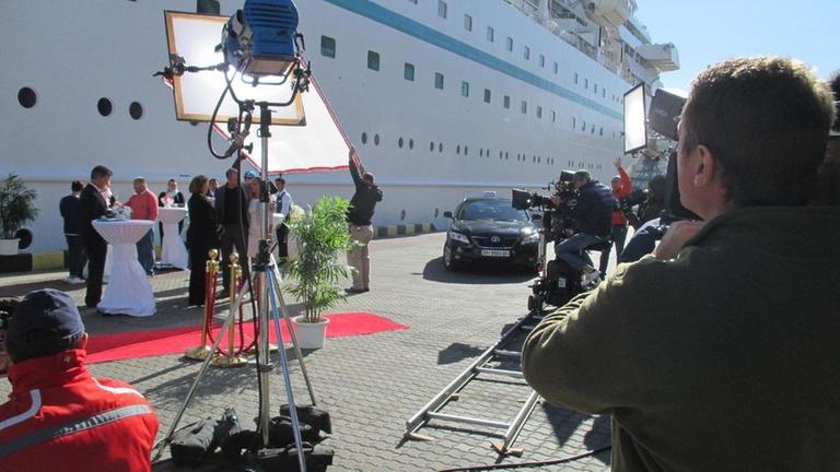 Drehszene auf dem "Traumschiff":