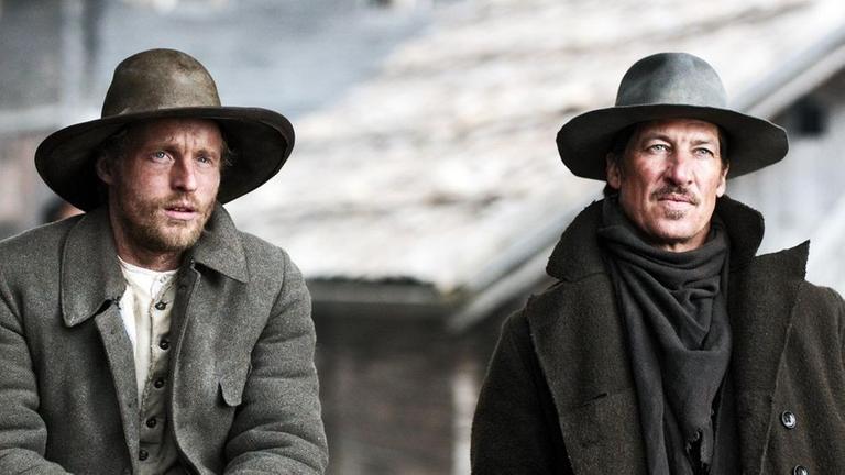 Hans Brenner (Tobias Moretti, r.) und Edi Brenner (Florian Br�ckner, l.) begutachten misstrauisch den Neuank�mmling Greider (Sam Riley, nicht im Bild). Was will der Fremde in ihrem Dorf?