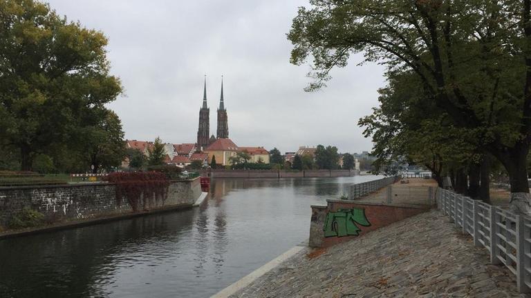 Blick �ber die Oder auf  den Breslauer Dom.