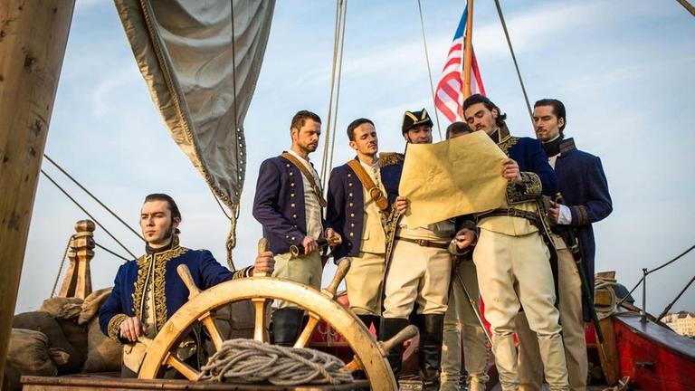 Amerikanische Offiziere planen die Attacke auf die Korsaren.