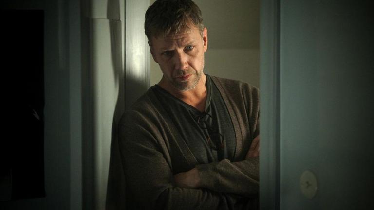 Hypnotiseur Erik Maria Bark (Mikael Persbrandt) soll der Polizei in einem Mordfall behilflich sein.