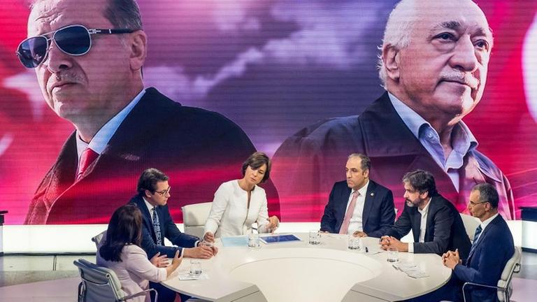 Sevim Da?delen, Andreas Scheuer , Maybrit Illner, Mustafa Yenero?lu, Deniz Y�cel, Michael Wolffsohn