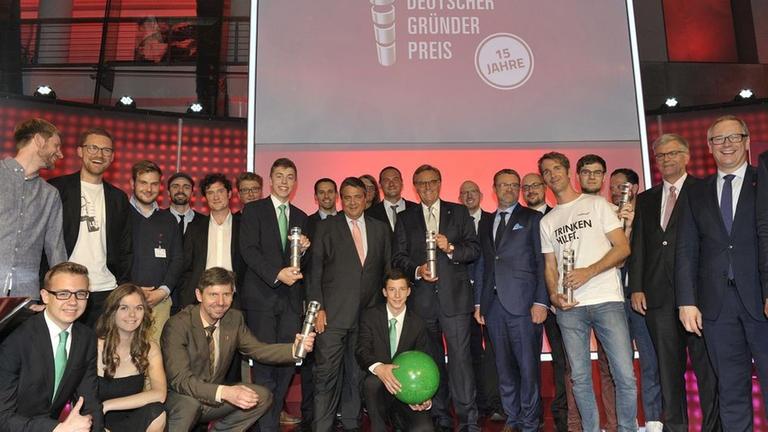 Sigmar Gabriel, Dr. Thomas Bellut mit allen Preitr�gern