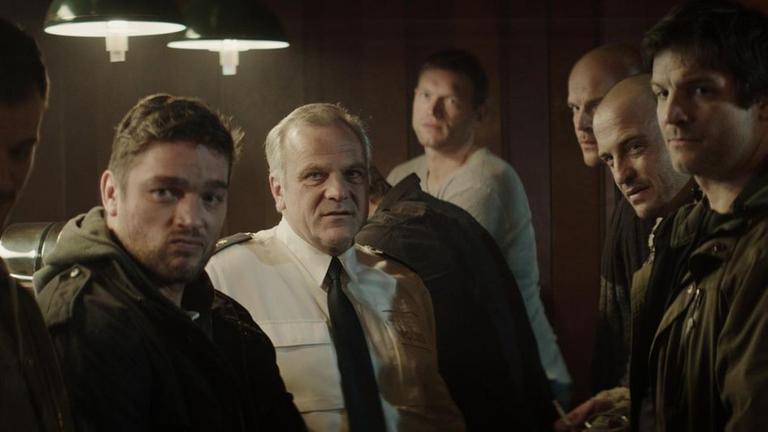 Die SEK-Einheit, ein noch verschworener Haufen mit Kevin (Ronald Zehrfeld, l.) und Mendes (Misel Maticevic, r.).