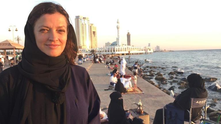 Antje Pieper an der Strandpromenade von Dschidda.