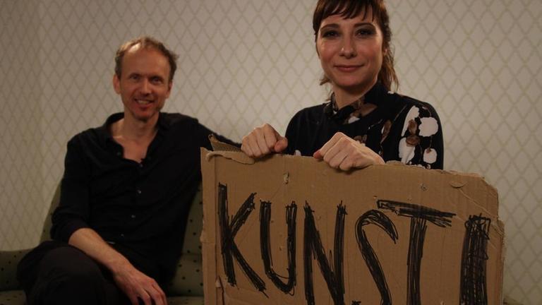 Manifeste f�r eine bessere Welt � Kann Kunst die Welt ins Schwanken bringen? Der K�nstler Julian Rosefeldt zu Gast im Kulturpalast bei der Moderatorin Nina Fiva Sonnenberg