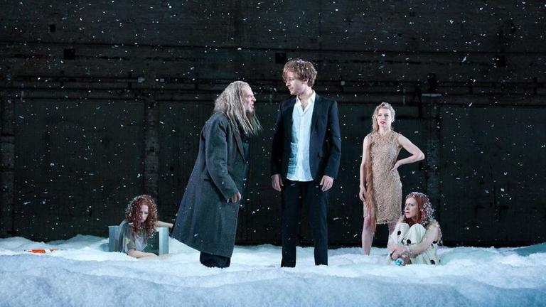 Szene aus �John Gabriel Borkman� am Akademietheater Wien anl�sslich des Theatertreffen 2016. Mit Birgit Minichmayr (Gunhild Borkman), Martin Wuttke (John Gabriel Borkman), Max Rothbart (Erhart Borkman), Nicola Kirsch (Fanny Wilton), Caroline Peters (Ella Rentheim).