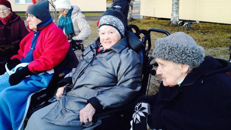 In Schweden wird die F�rsorge f�r �ltere Menschen als gesellschaftliche Aufgabe betrachtet.