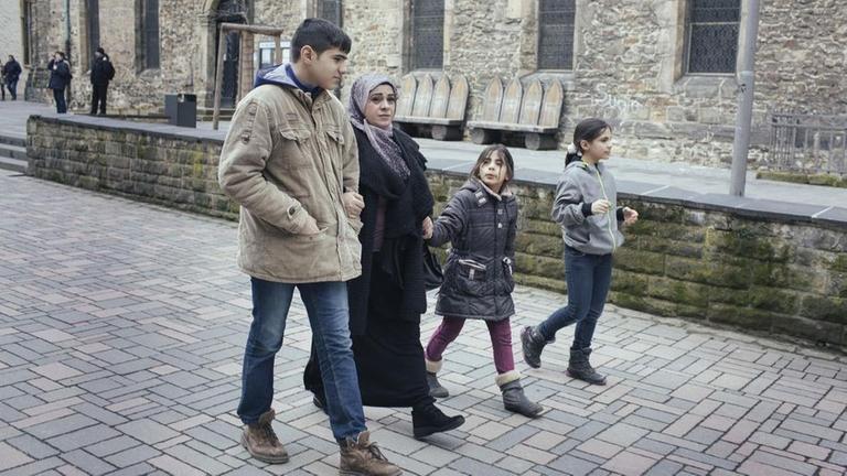 Hala Qasmo in Goslar mit ihrem Sohn Mohammed und ihren T�chtern Sara und Farah.
