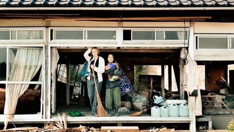 Drehstartfoto "Grüße aus Fukushima" 02 

v.l.n.r. Rosalie Thomass (Rolle: Marie), Kaori Momoi (Rolle: Satomi)
