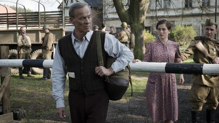 Heiner Lauterbach und Henriette Confurius in "Tannbach"