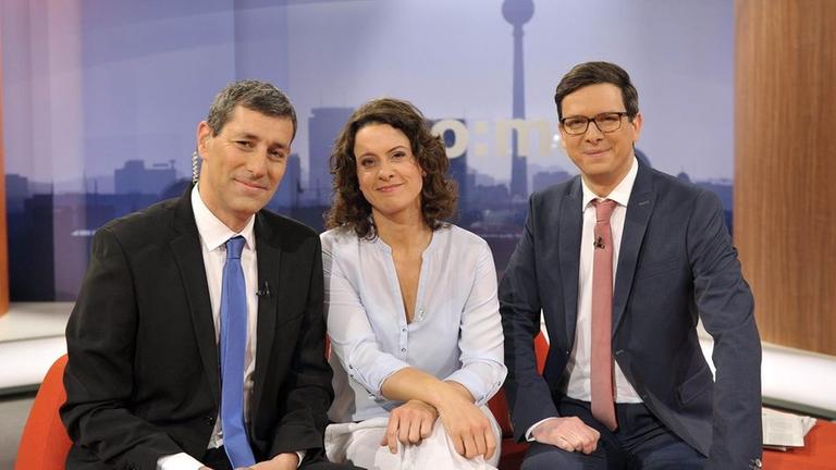 "Der Morgen von Keshet"-Moderator Yoav Limor (l.) mit Anja Heyde und Wolf-Christian Ulrich im "ZDF-Morgenmagazin"-Studio. Weiterer Text über ots und www.presseportal.de/nr/7840 / Die Verwendung dieses Bildes ist für redaktionelle Zwecke honorarfrei. Veröffentlichung bitte unter Quellenangabe: "obs/ZDF"