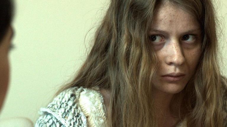 "Clair Obscur": Szene mit der ausgezeichhneten Hauptdarstellerin Ecem Uzun