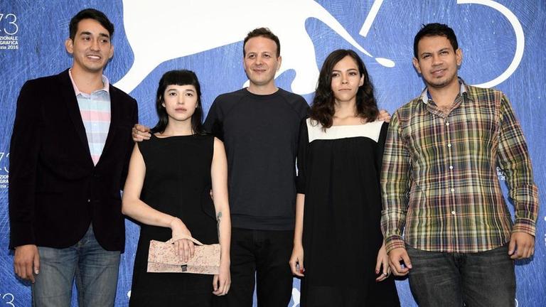 epa05525289 (l-r) actors eden villavicencio, ruth ramos, mexican film director amat escalante, actors simone bucio and jesus meza, pose during a photocall for 'la region salvaje' (the untamed) during the 73rd venice film festival in venice, italy, 05 september 2016. the movie is presented in the official competition 'venezia 73' at the festival running from 31 august to 10 september. epa/claudio onorati +++(c) dpa - bildfunk+++