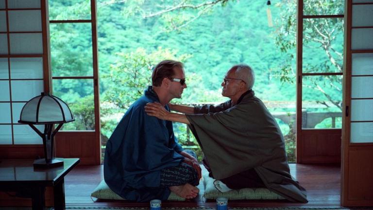 Der ersch�pfte Sam Farber (William Hurt, l.) holt sich Rat von Mr. Mori (Chish� Ry�, r.).