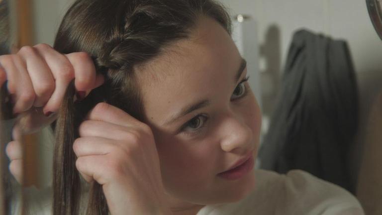 Luna (14) liebt es, sich sch�n zu machen. Ihre Hobbys: Mode, Styling, Chatten und Shoppen.