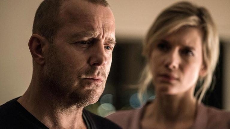 Uli (Heino Ferch) wirkt abwesend. Nora (Ina Weisse) macht sich Sorgen.