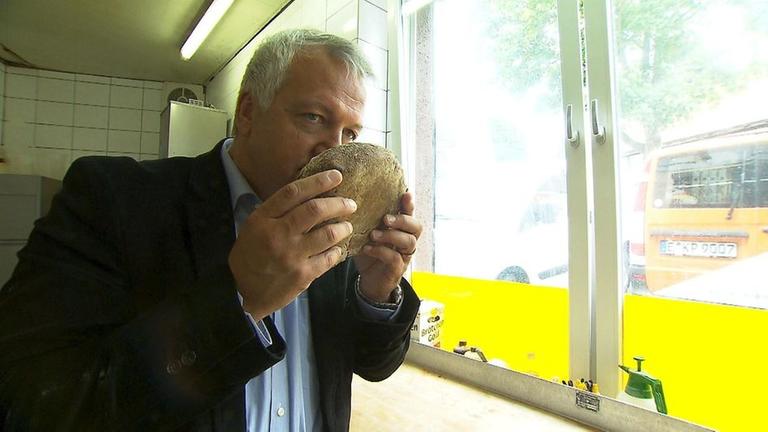 Unternehmensberater und Rechtsanwalt nimmt diesmal eine Bäckerei unter die Lupe. Dort läuft nicht alles nach seinem Geschmack.
Honorarfrei - nur für diese Sendung bei Nennung ZDF und Till Stein
