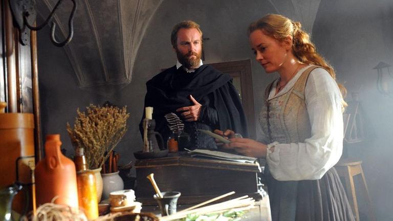 Cornelius Weinmann (Mark Waschke, li.) und Johanna Wolff (Silke Bodenbender, re.) 