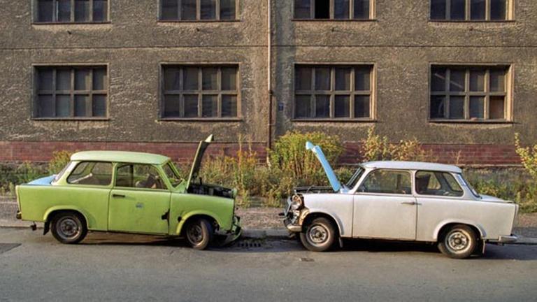 Verschm�hte Liebe: zwei Trabis.