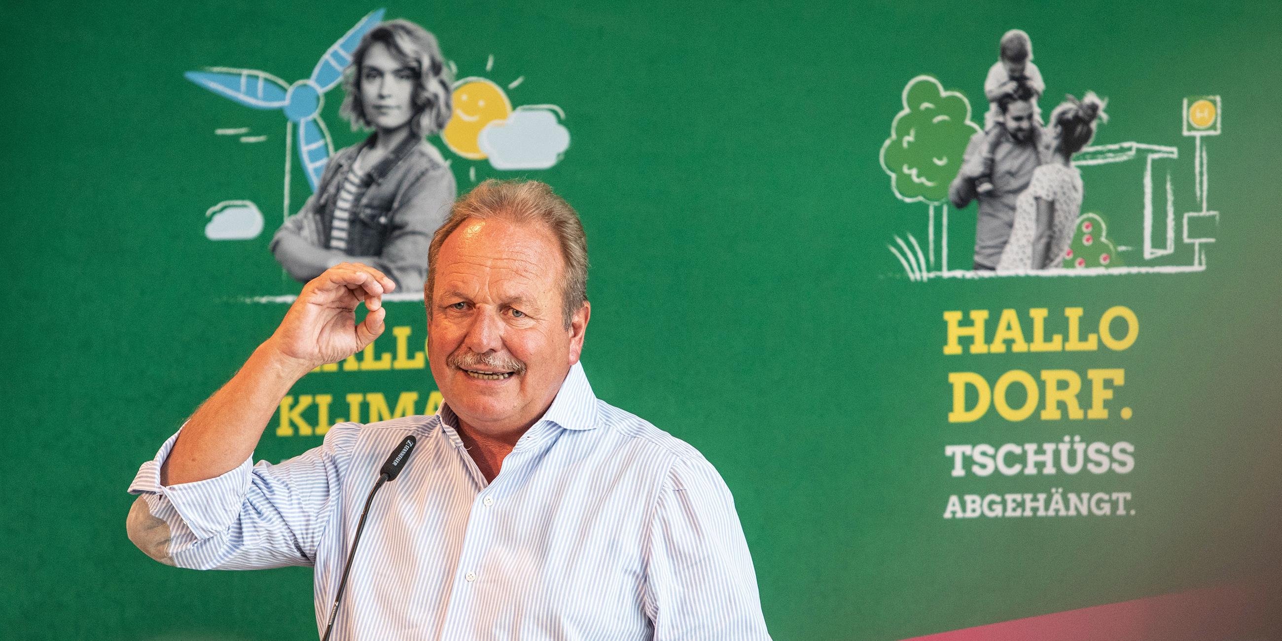 Frank Bsirske auf einer Pressekonferenz der Grünen (August 2019)