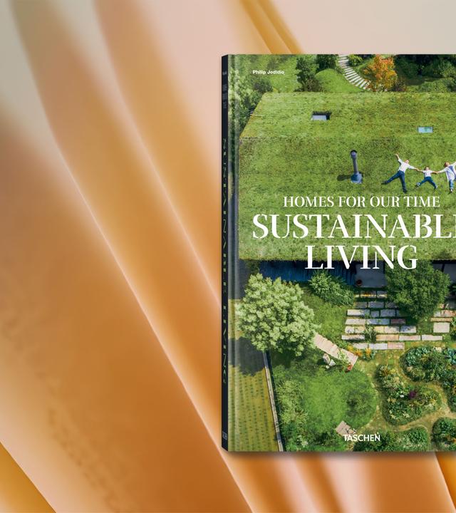 Auf dem Umschlang eines Bildbandes sind quer übereinander zwei Fotos von grünen Gärten zu sehen.