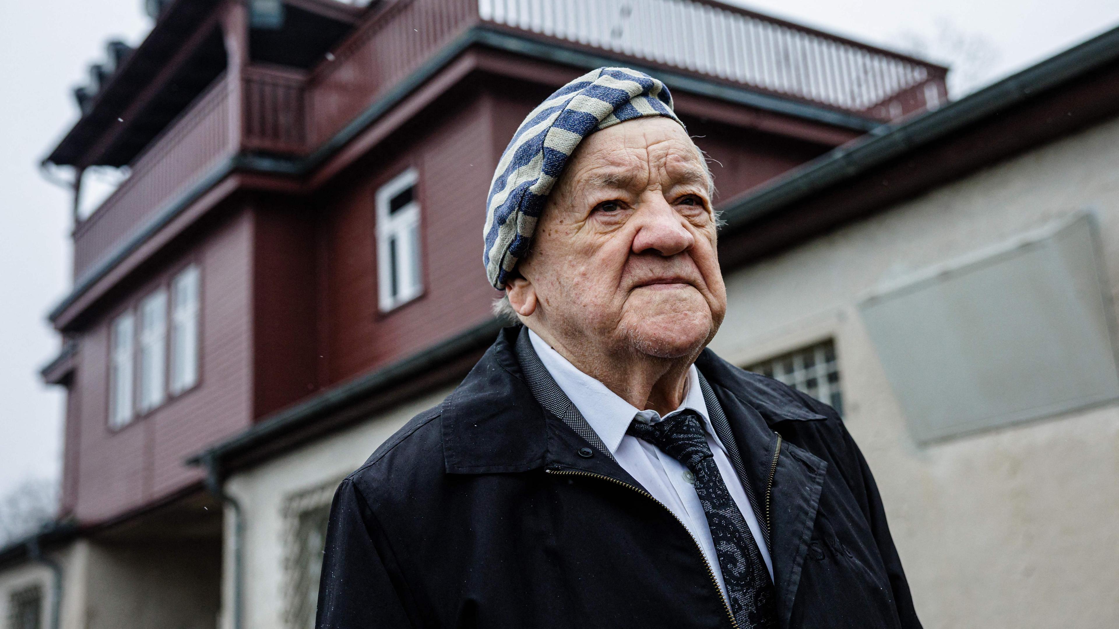 Der Holocaust-Überlebende Alojzy Maciak aus Polen nimmt an der Gedenkveranstaltung zum 78. Jahrestag der Befreiung des NS-Konzentrationslagers Buchenwald in der Gedenkstätte des Lagers in Buchenwald teil
