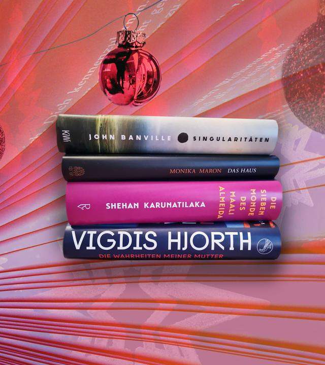 vier Bücher auf einem adventlichen Hintergrund