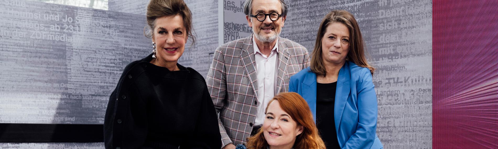 Barbara Vinken, Katrin Schumacher, Sandra Kegel und Gert Scobel bei der Aufzeichnung der "Buchzeit" auf der Leipziger Buchmesse 2023.