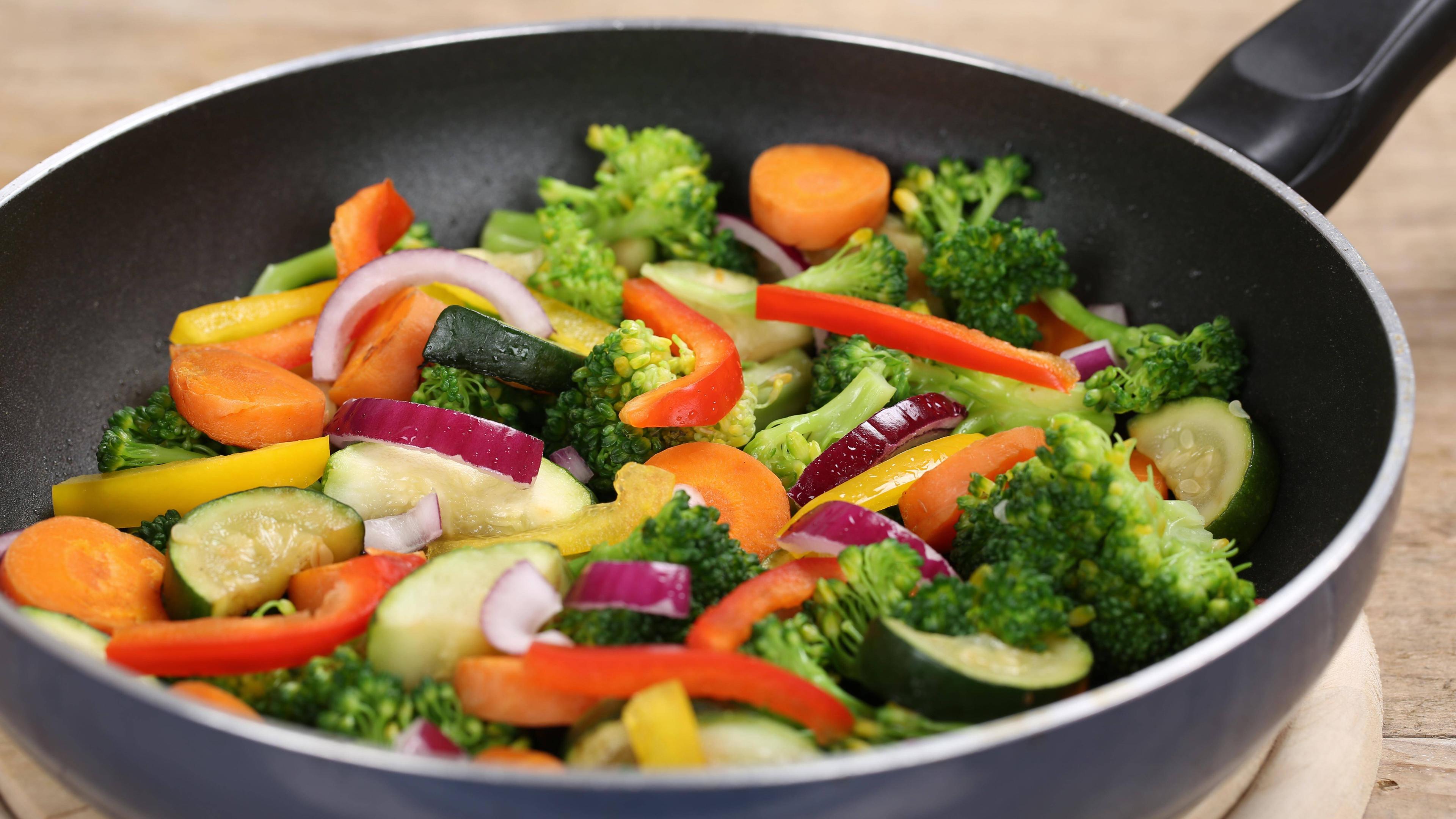 Диетические овощи на сковороде