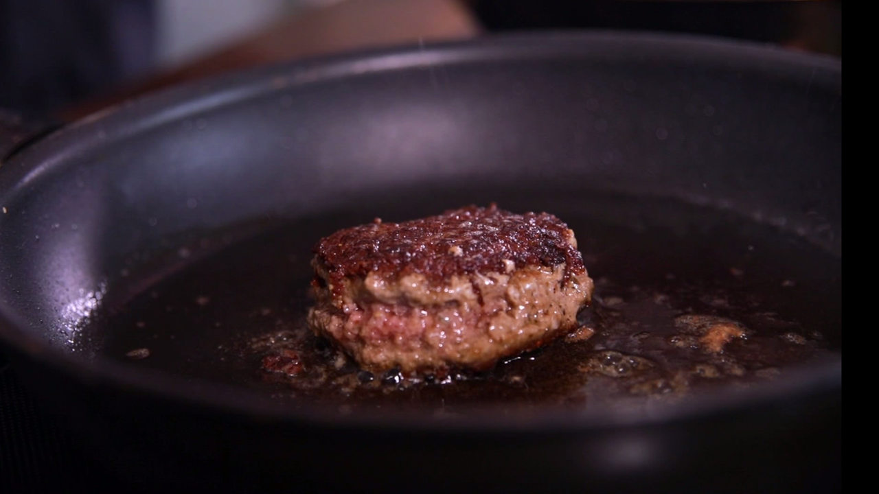 Frikadelle in der Pfanne