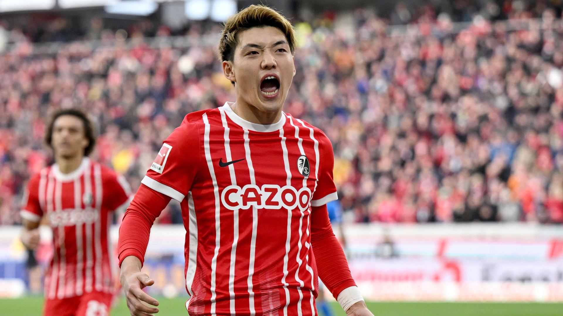 12.03.2023, Freiburg: Ritsu Doan (SC Freiburg) jubelt nach seinem Teffer zum 2:1 gegen TSG Hoffenheim