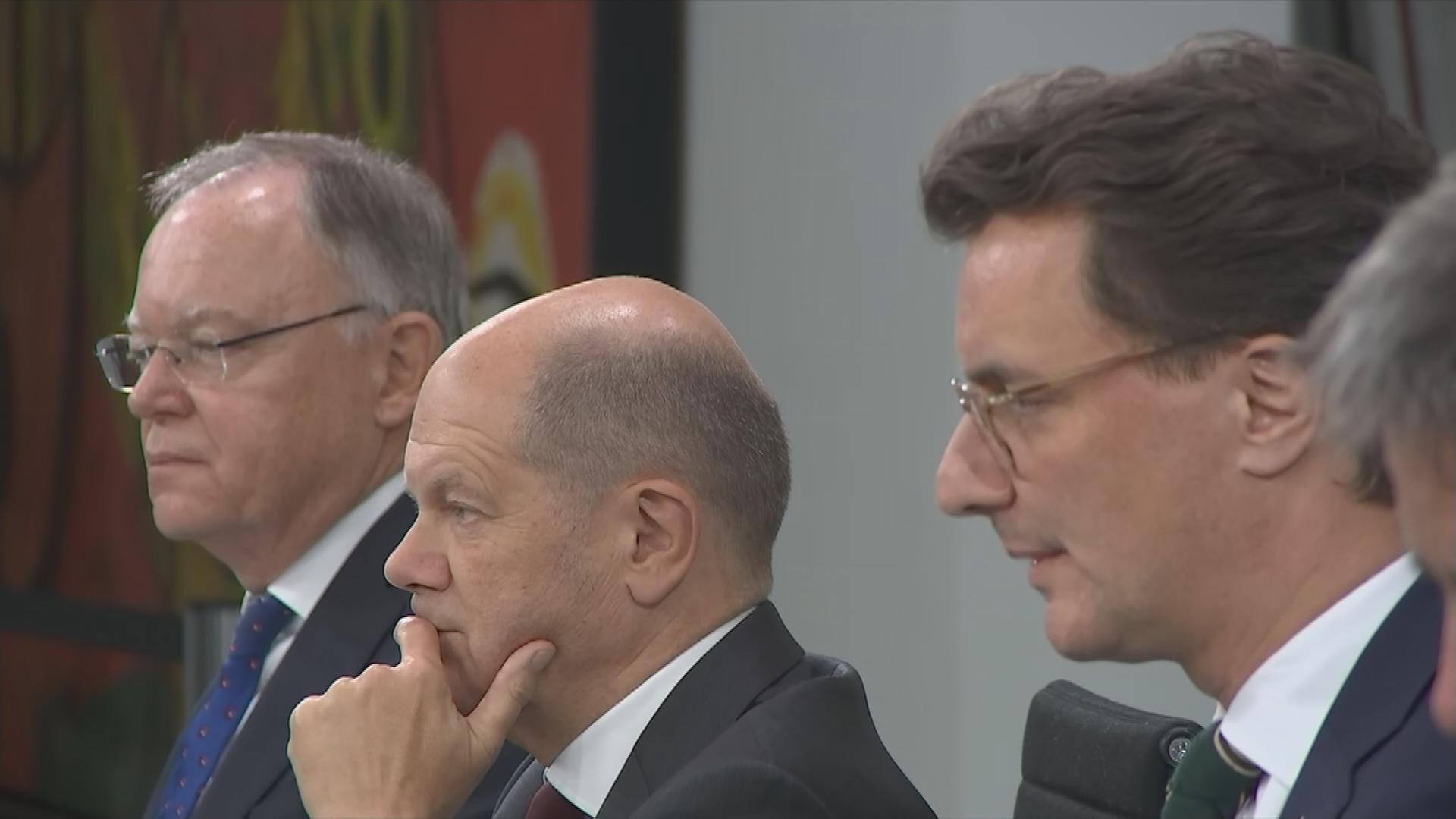 Bundeskanzler Scholz mit Ministerpräsidenten