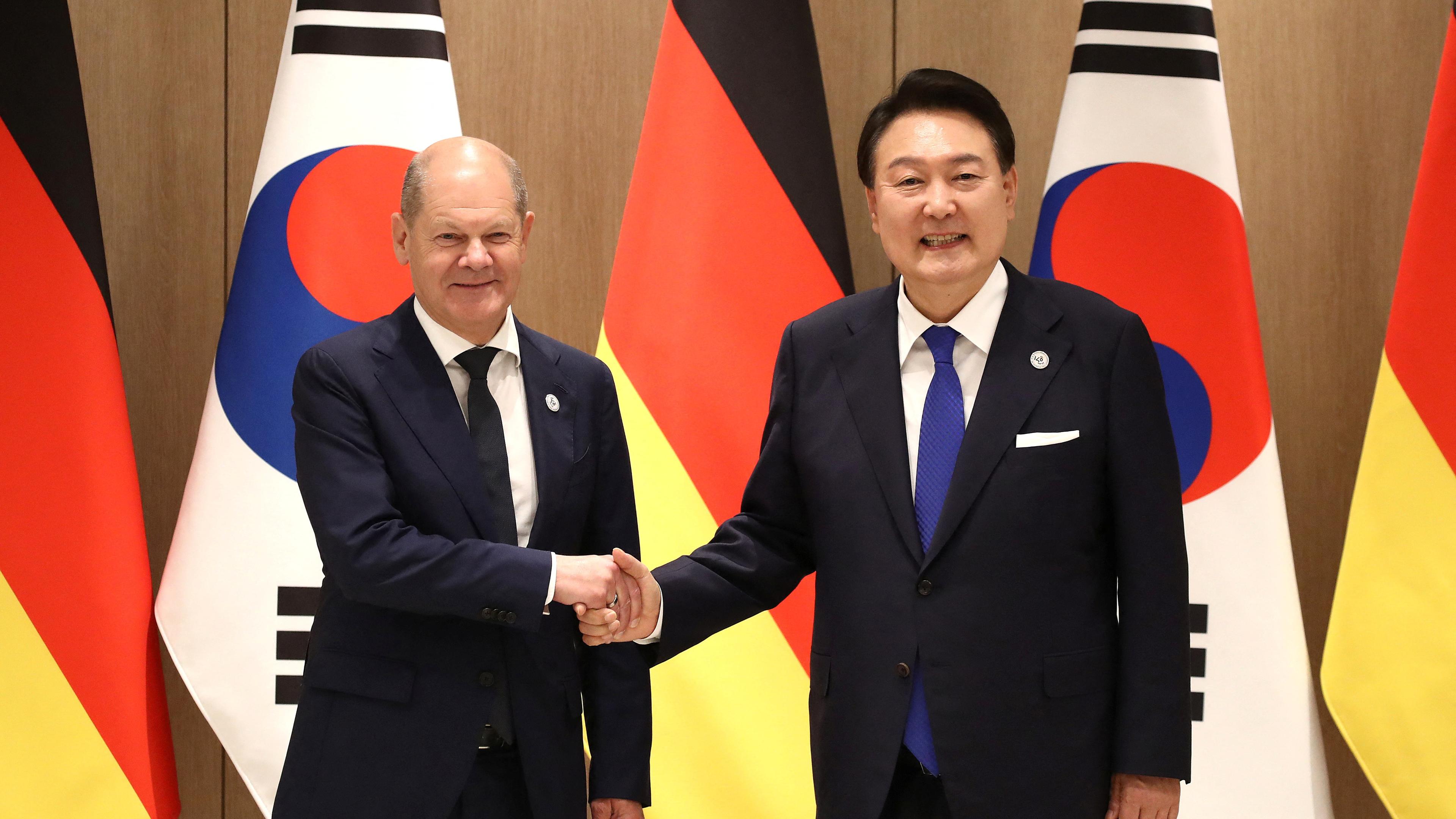 Bundeskanzler Scholz wird von Südkoreas Päsident Yoon in Seoul empfangen