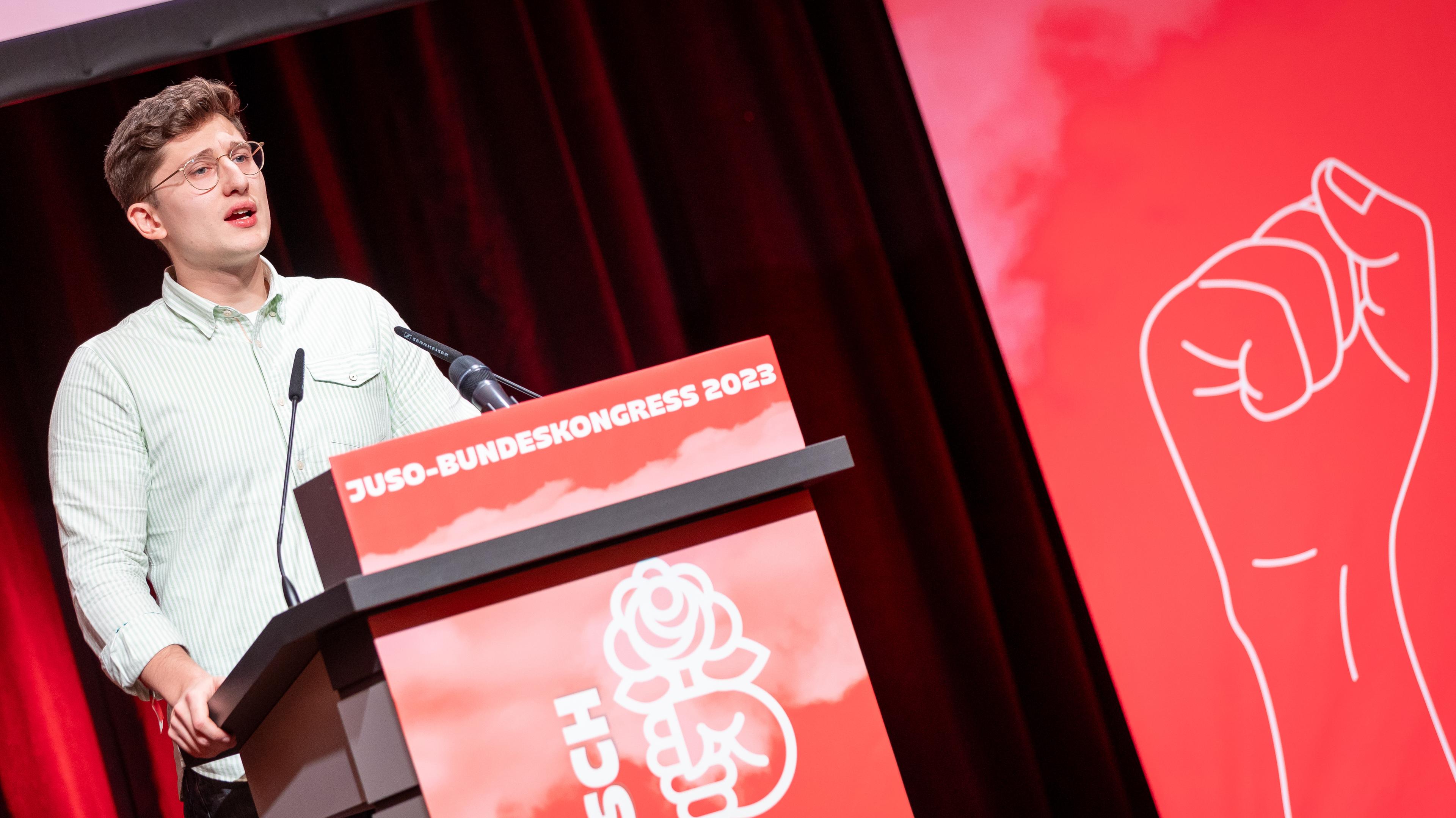 Philipp Türmer hält beim Bundeskongress der Jungsozialisten (Jusos) seine Bewerbungsrede. 
