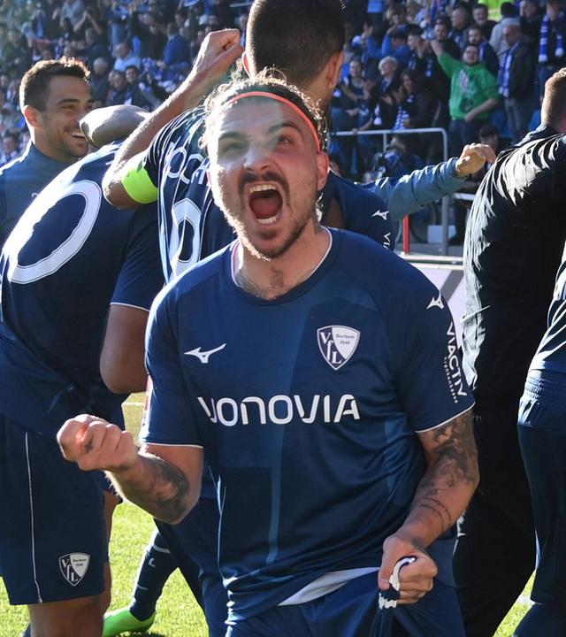 08.10.2022, Ruhrstadion: Bochumer Spieler Jubeln nach dem 2:0