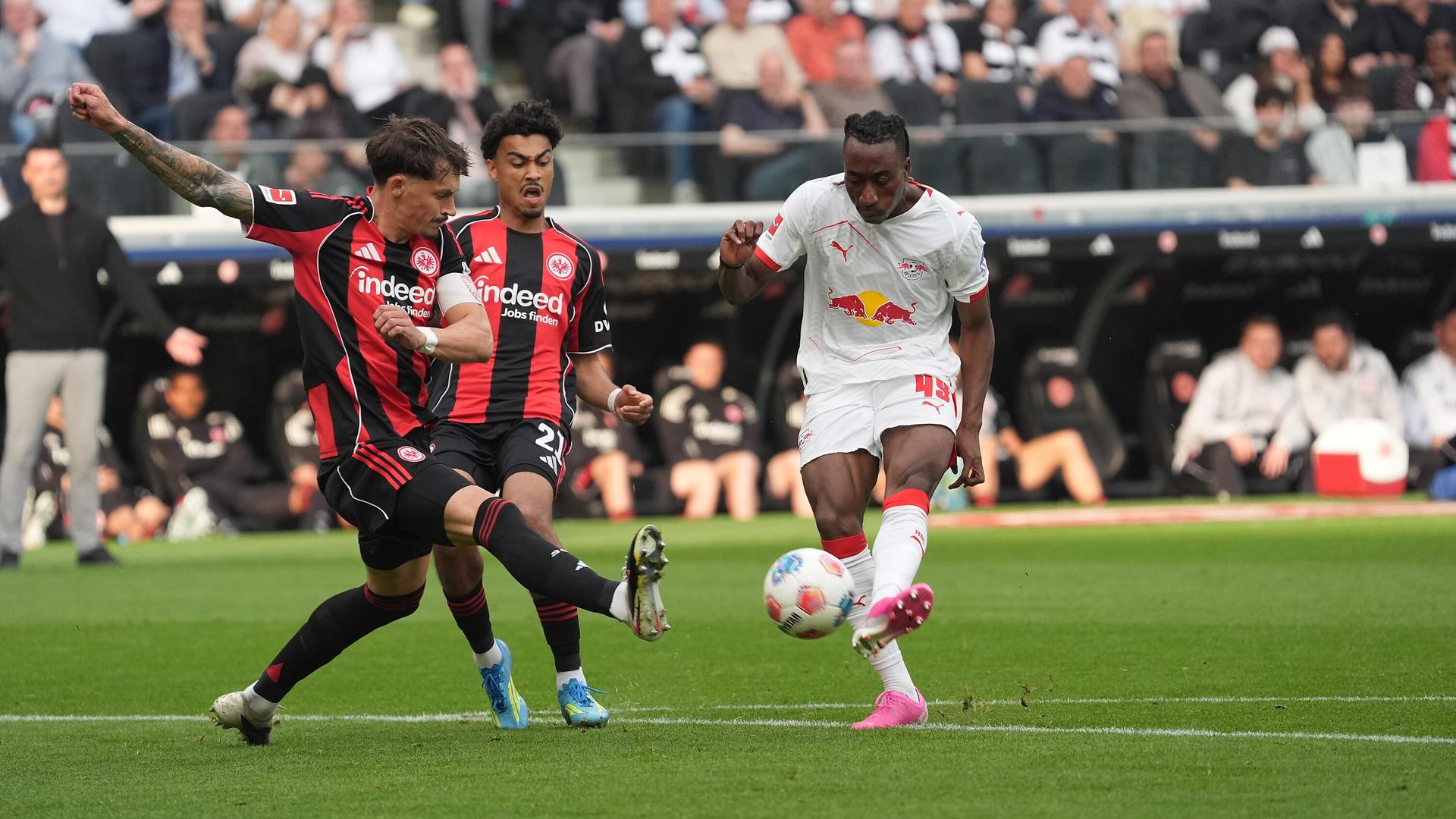 Yan Diomande (RB Leipzig) zieht ab am 18.04.2026 in Frankfurt am Main. 