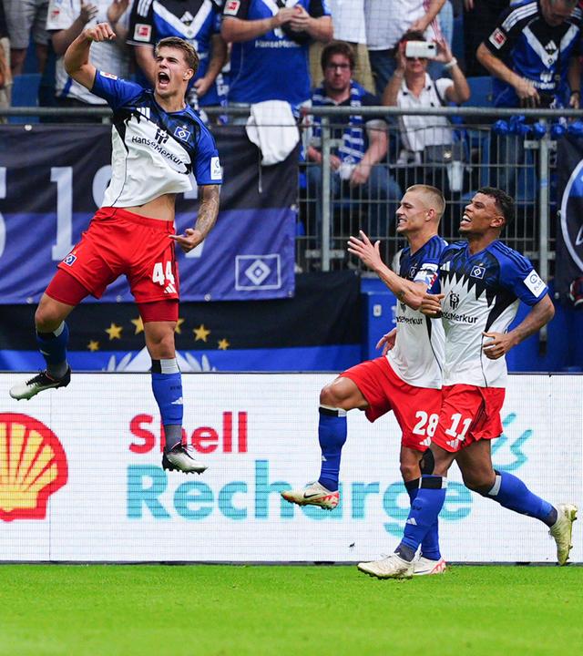 Luka Vuskovic vom HSV jubelt nach seinem Tor zum 1:0 gegen Heidenheim.