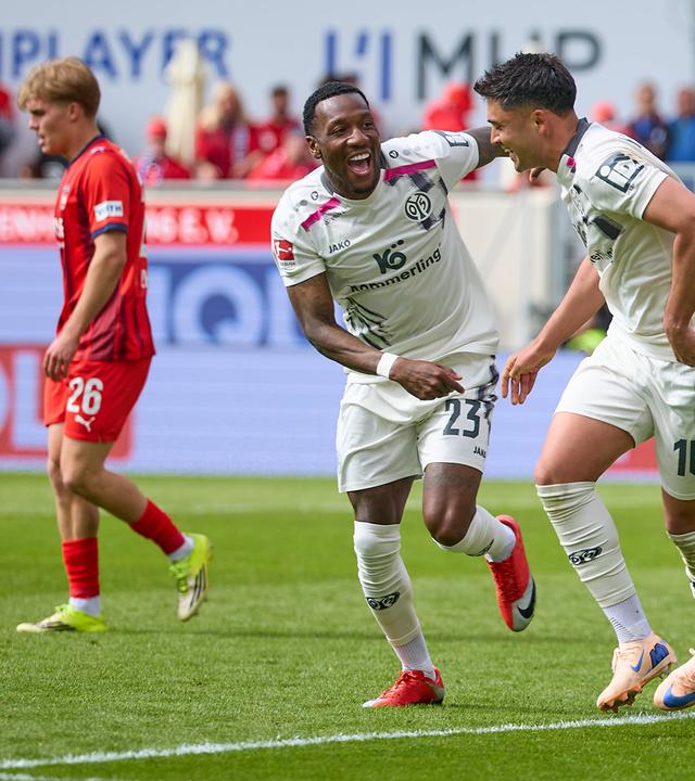 Jubel über den Treffer zum 0:2 bei Sheraldo Becker (1. FSV Mainz 05, 23) und Nadiem Amiri (1. FSV Mainz 05, 10) am 16.05.2026 in Heidenheim.