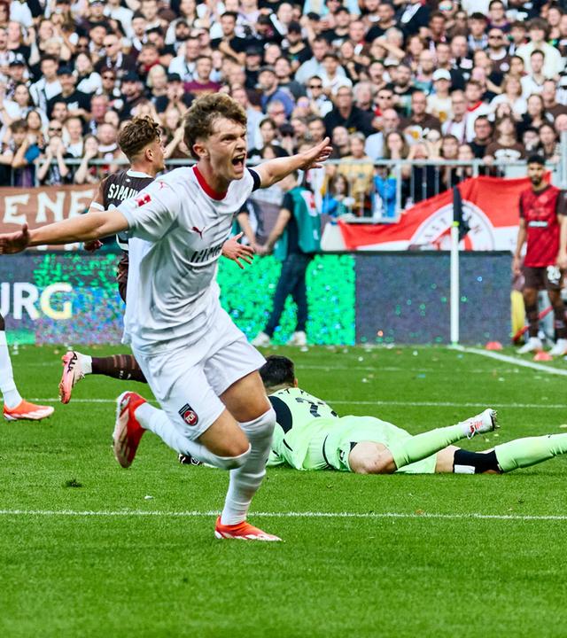 Paul Wanner vom FC heidenheim bejubelt sein Tor zum 1:0 gegen St. Pauli.