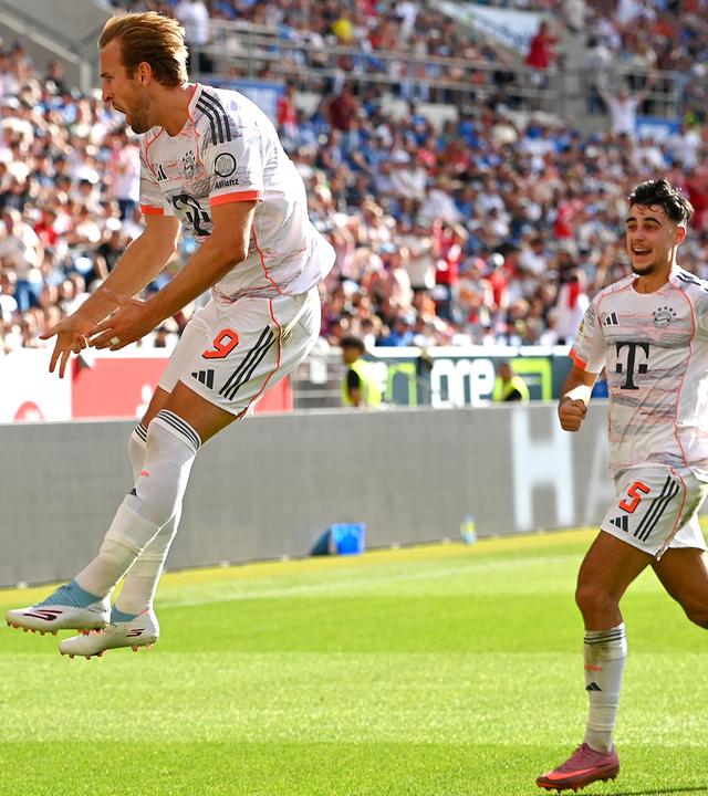 Bayern Münchens Harry Kane jubelt nach seinem Tor zum 1:0  gegen Hoffenheim.