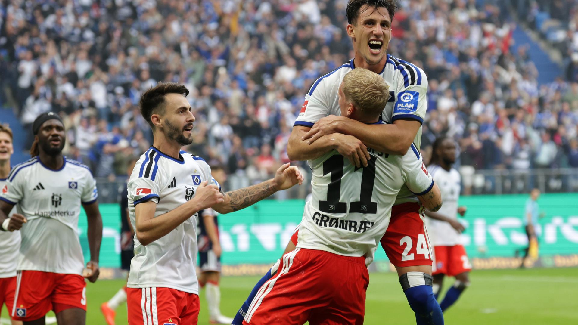 Der HSV feiert das 1:0 durch Nicolas Capaldo (Hamburger SV, 24) am 19.09.2026 in Hamburg.