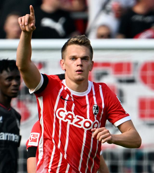Freiburgs Matthias Ginter bejubelt das Tor zum 1:1 am 03.09.2022 in Leverkusen.