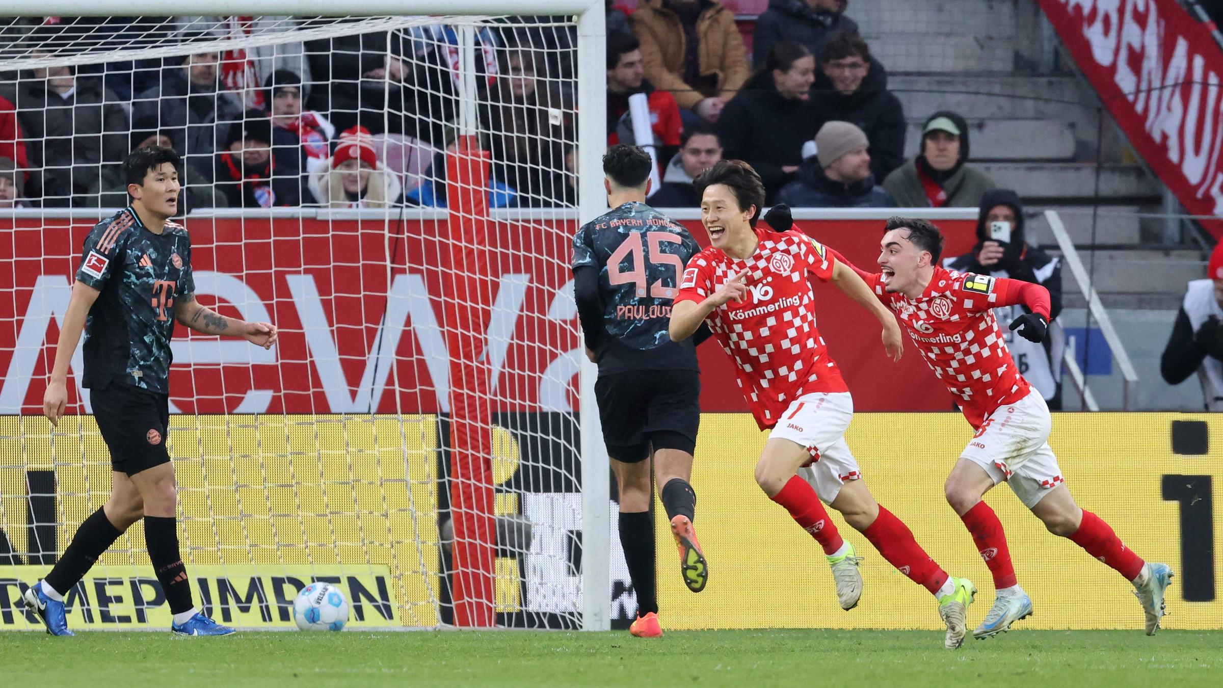 Lee Jae-Sung vom 1. FSV Mainz 05 jubelt nach seinem Tor zum 1:0 gegen den FC Bayern München.