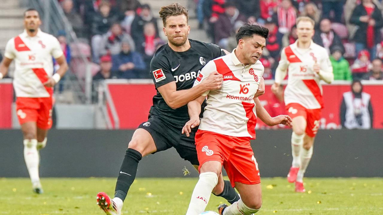 nadiem Amiri in action for Mainz against Freiburg