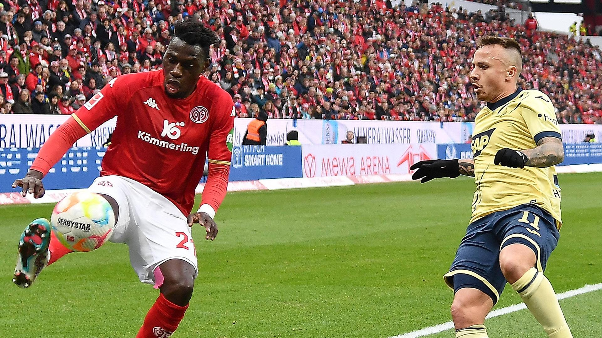 23. Spieltag der Bundesliga. Danny da Costa (FSV Mainz 05) gegen Angelino (TSG Hoffenheim) im Zweikampf.