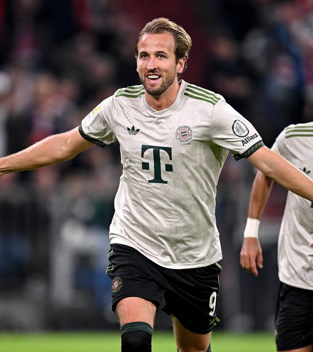 Münchens Harry Kane jubelt nach seinem Tor zum 3:0 gegen Werder Bremen.