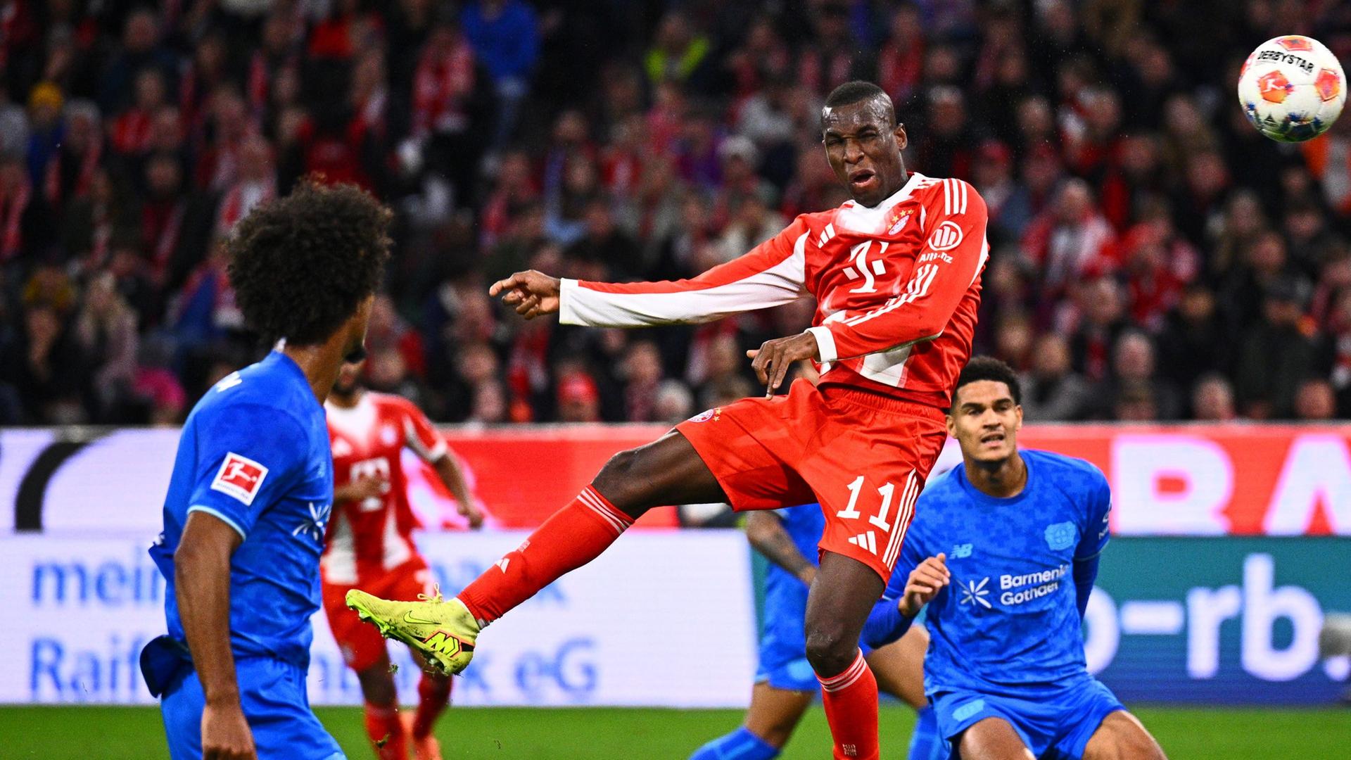 Nicolas Jackson erzielt das Tor zum 2:0 gegen Bayer 04 Leverkusen.