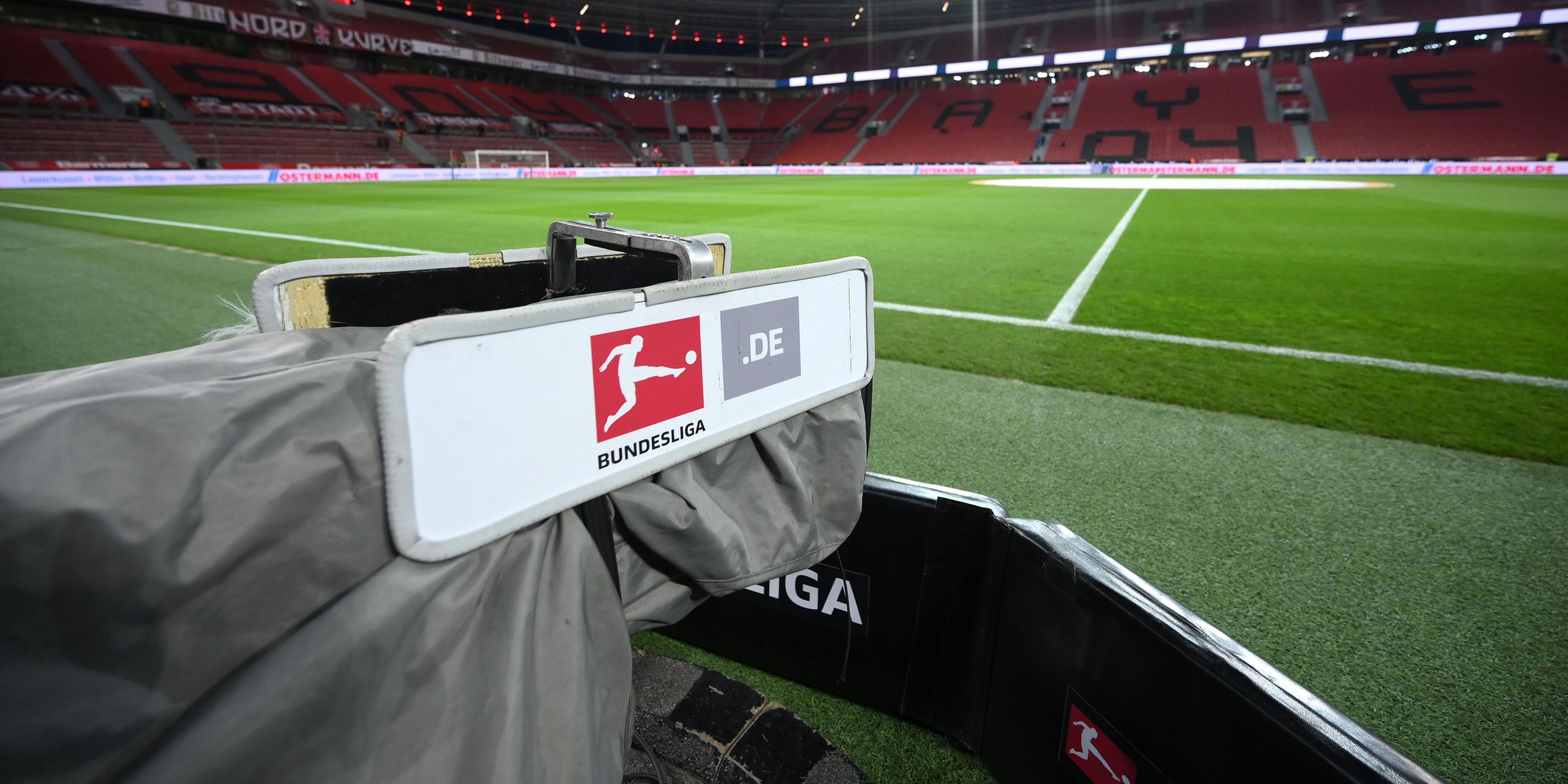 Kamera während Bundesliga-Übertragung im Stadion