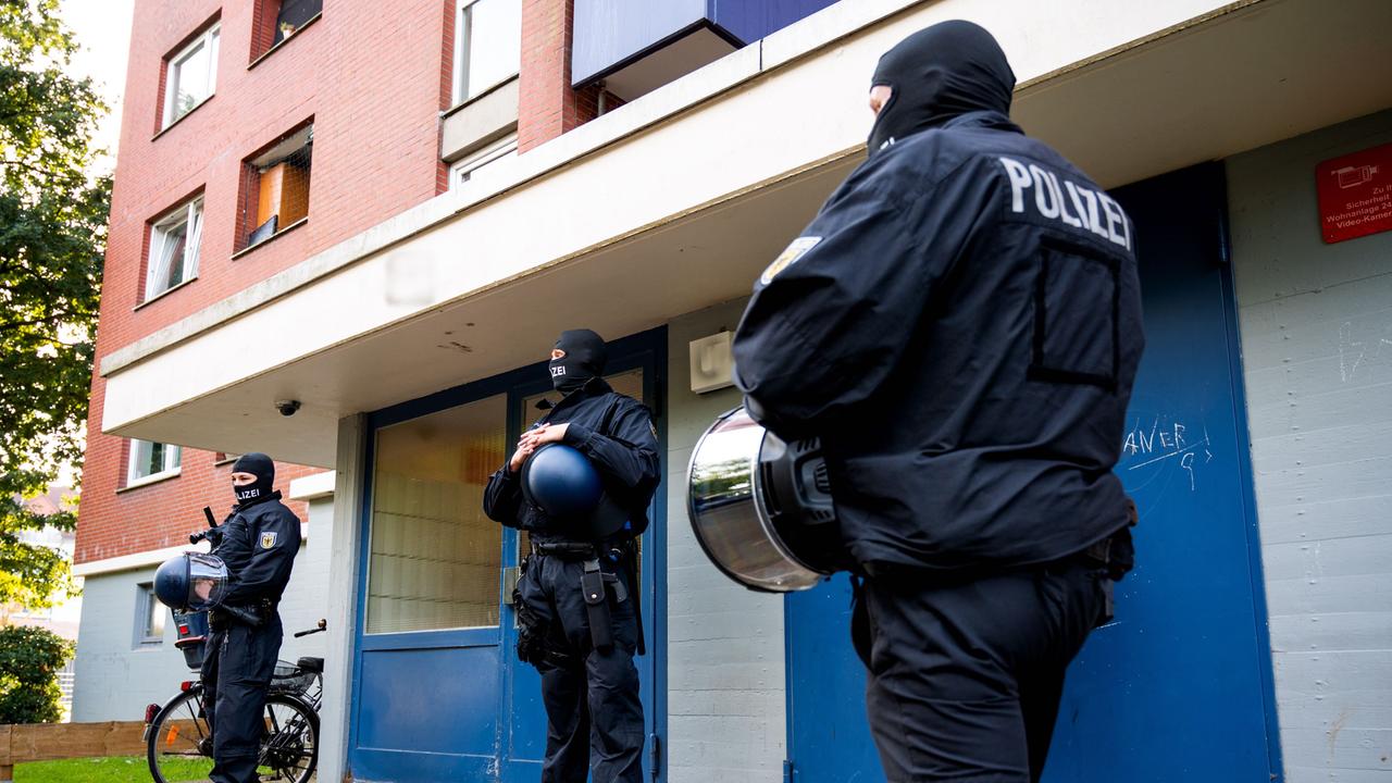 Jetzt Im Livestream: Alle Entwicklungen Zur Schleuser-Razzia – EEHHG